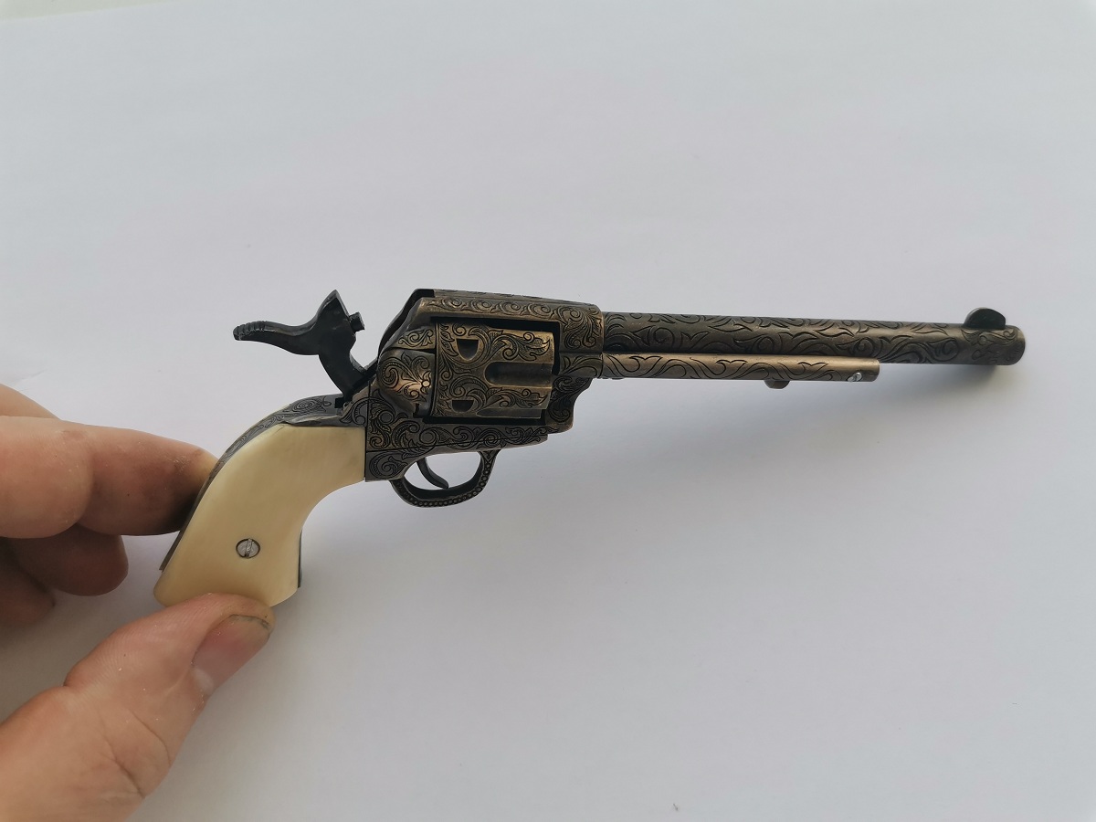 Colt 1873 Peacemaker ����������� 1