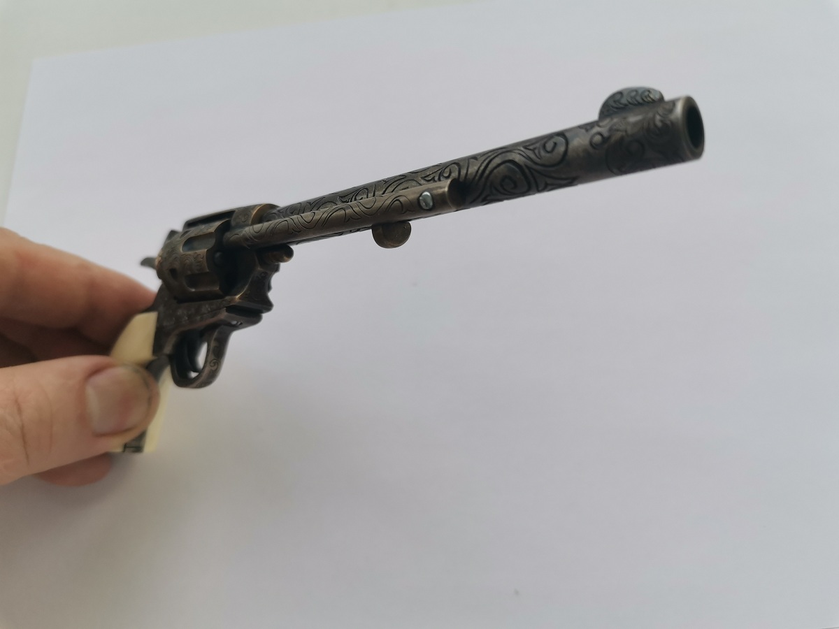 Colt 1873 Peacemaker ����������� 3