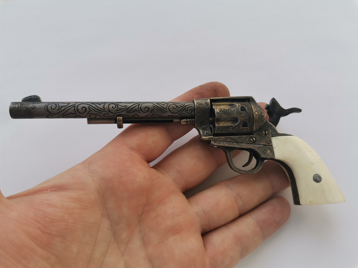 Colt 1873 Peacemaker ����������� 4