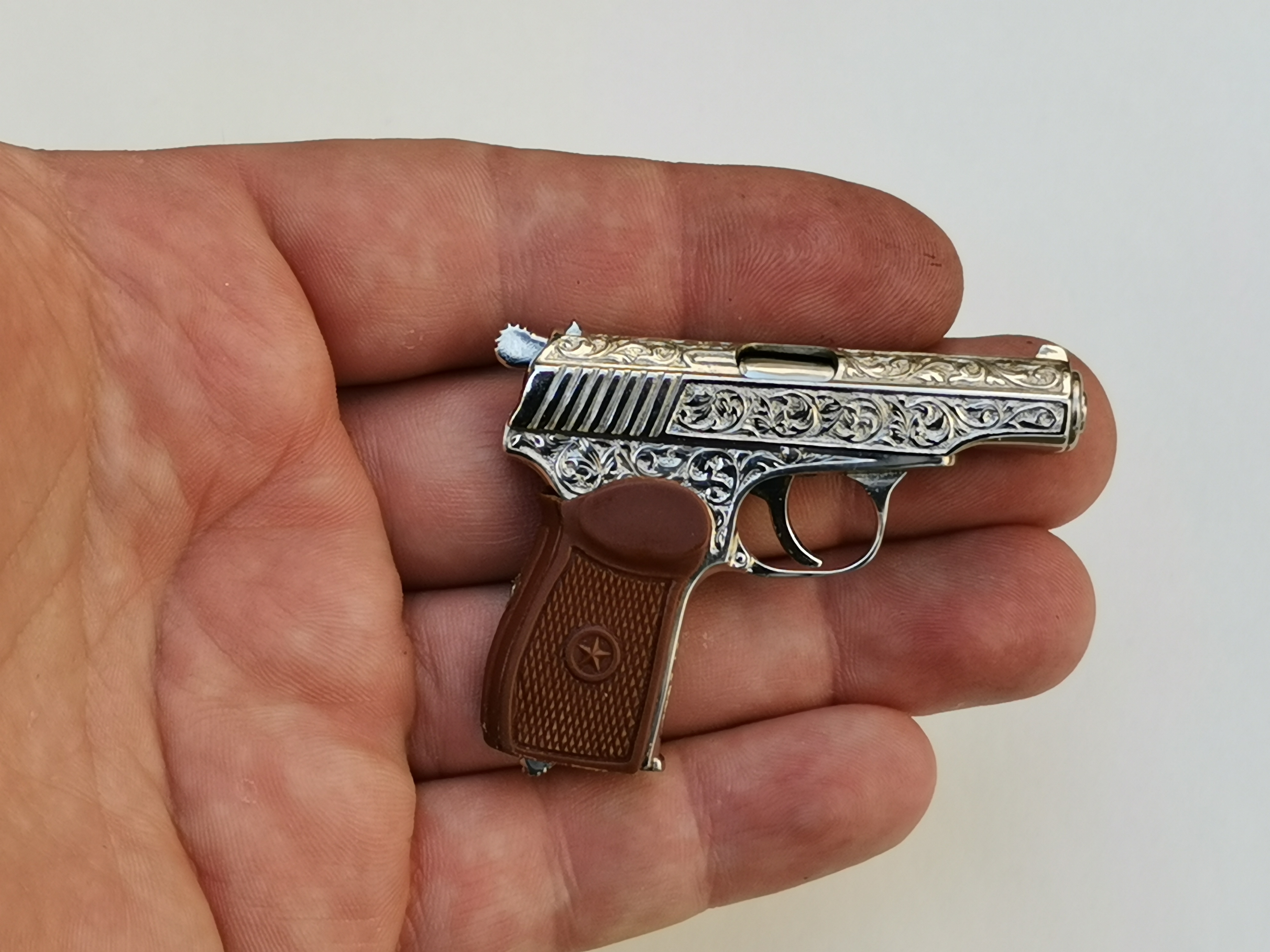 Makarov pistol engraved ����������� 2