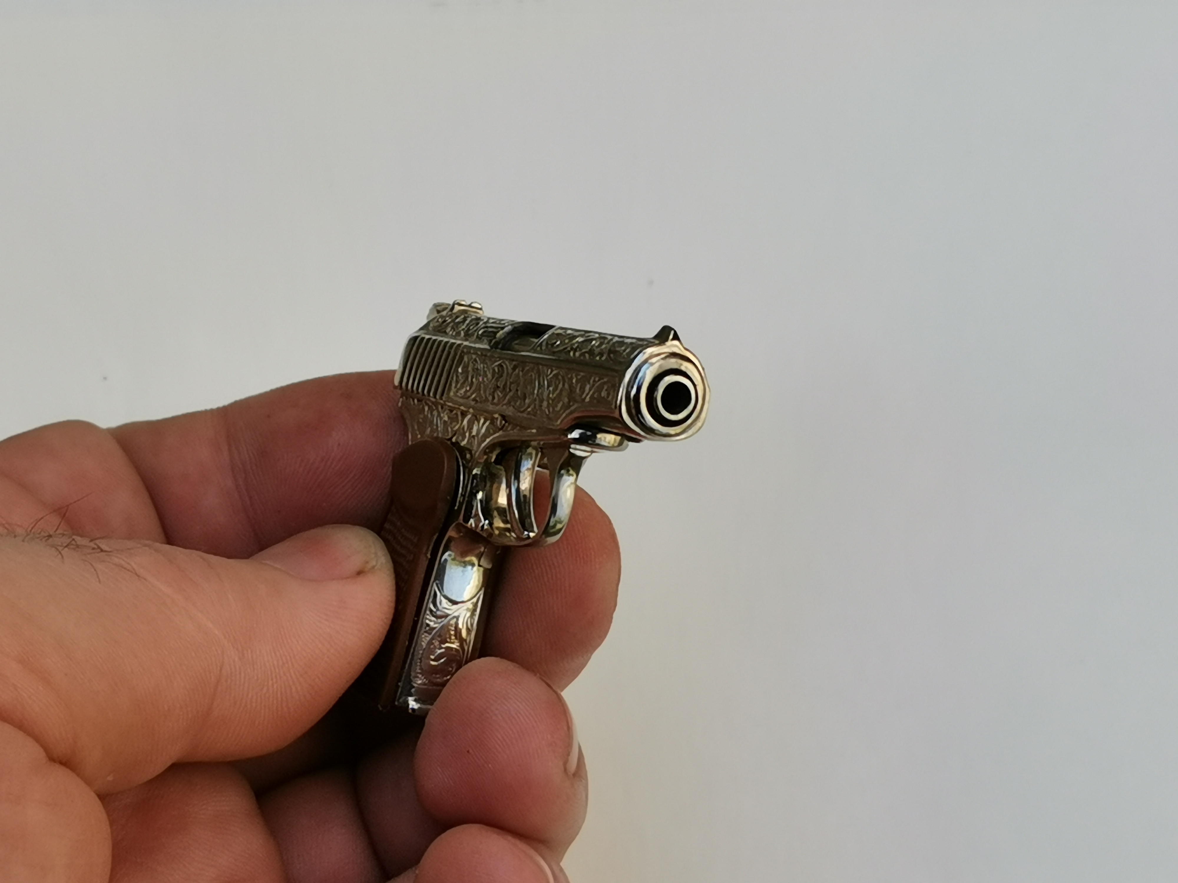 Makarov pistol engraved ����������� 4