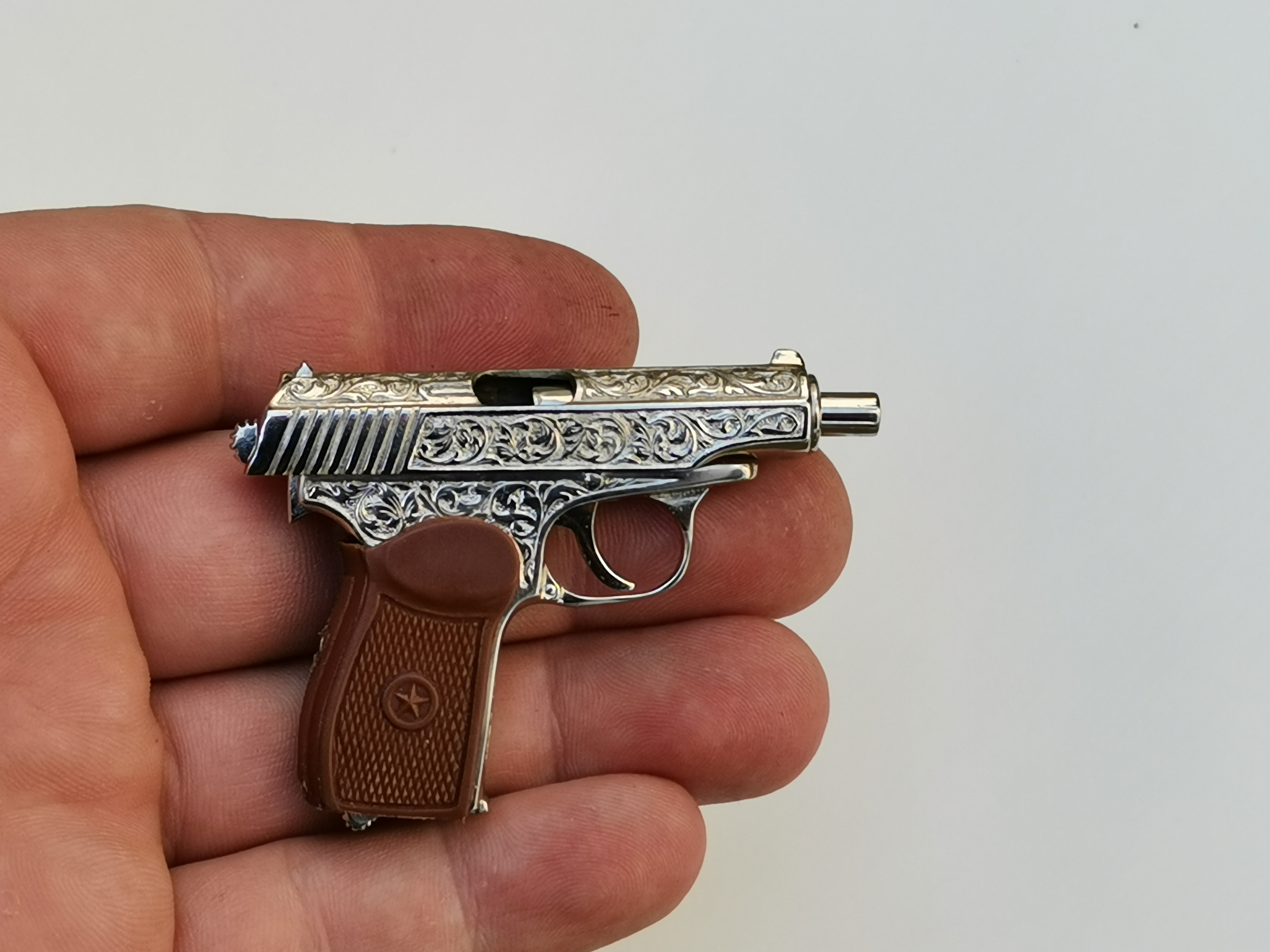 Makarov pistol engraved ����������� 6