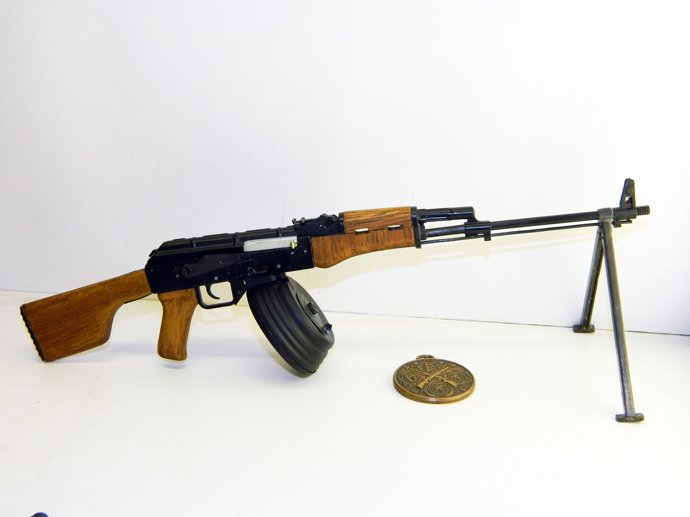 Model Kalashnikov LMG RPK-74 scale of 1: 4