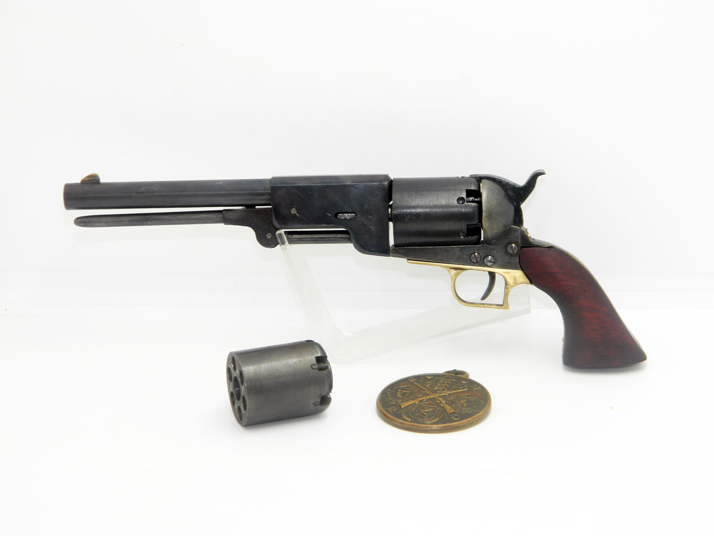model revolver colt walker in the scale of 1: 2