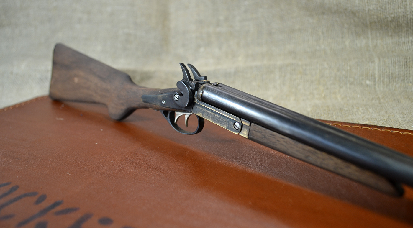 Model Wyatt Earp shotgun on a scale of 1:2,5